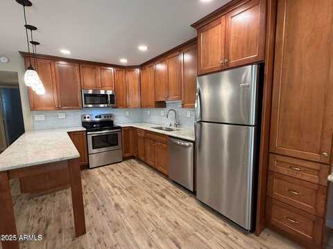5525 E Thomas Road, Phoenix, AZ 85018