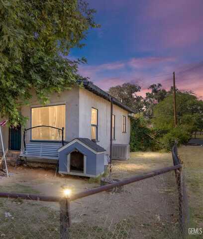 222 Hughes Avenue, Bakersfield, CA 93308