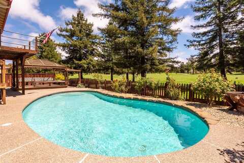239 Fauna Avenue, Rohnert Park, CA 94928