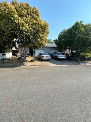 140 Oak Manor Court, Ukiah, CA 95482