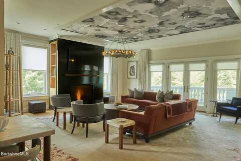 165 Kemble St, Lenox, MA 01240