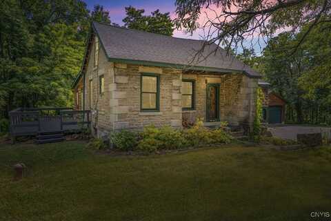 7822 Salt Springs Road, Manlius, NY 13066