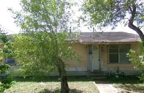 918 N Live Oak Street, Mathis, TX 78368