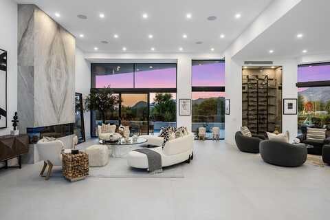160 Kiva Drive, Palm Desert, CA 92260