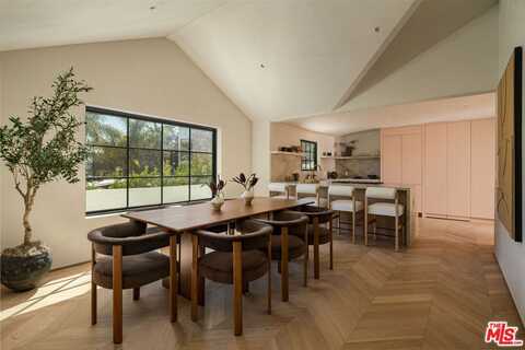 8353 Sunset View Dr, Los Angeles, CA 90069