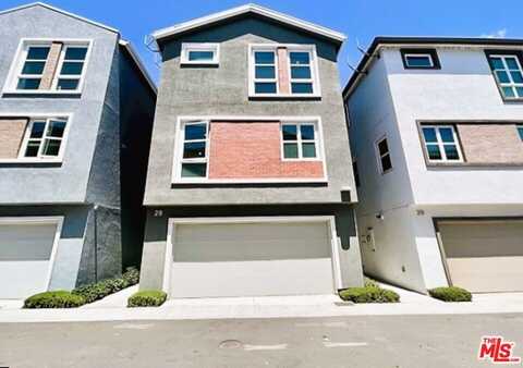 2700 E Chaucer ST, LOS ANGELES, CA 90065