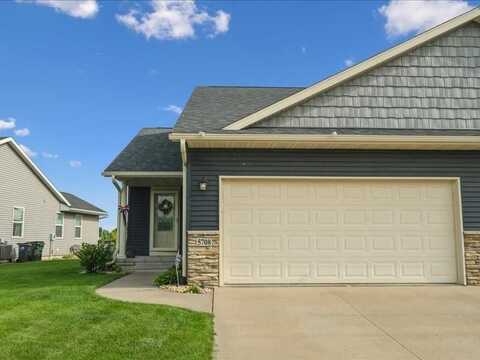 5708 Dostal Drive SW, Cedar Rapids, IA 52404