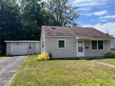 10 Vics Court, Colonie, NY 12205
