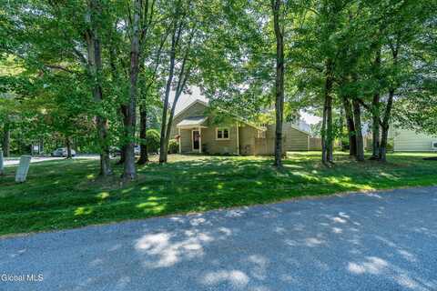 10 Hale Drive, Halfmoon, NY 12065