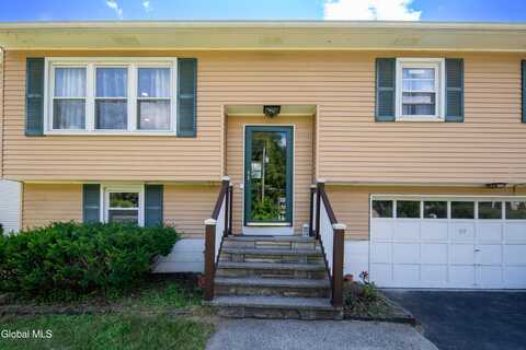 99 Fiddlers Lane, Colonie, NY 12110