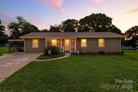 952 30th Street NE, Conover, NC 28613