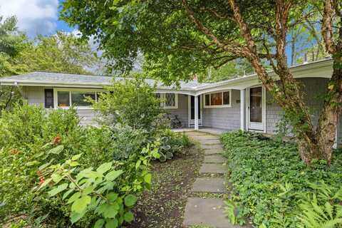 109 Country Club Road, Avon, CT 06001