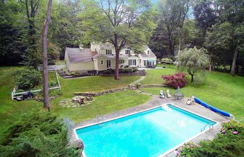 8 Strawberry Ridge Road, Ridgefield, CT 06877