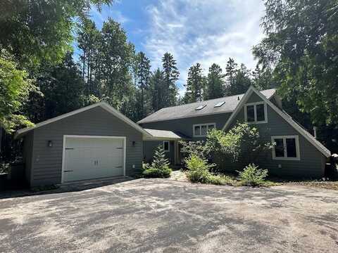 1084 Wagon Tr, Ellison Bay, WI 54210