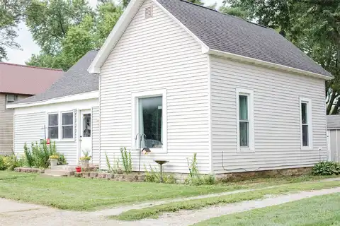 325 N Chestnut Avenue, Earlham, IA 50072