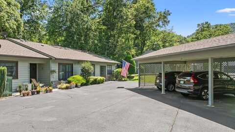 846 Country Club Dr, Franklin, NC 28734