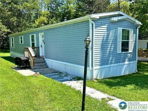 187 Creekside Manor Drive, Franklin, PA 18235