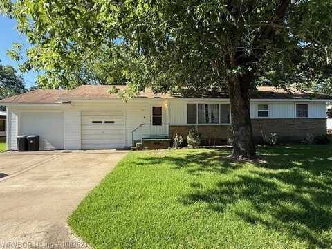 203 W G AVE, Heavener, OK 74937