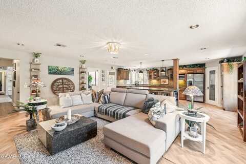 2848 W Avenue J4, Lancaster, CA 93536