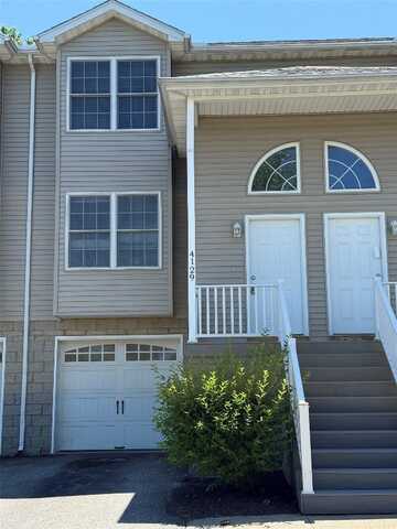 4129 WOOD HILLS Drive, Erie, PA 16510