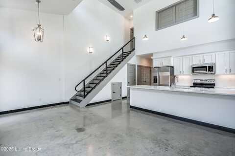 617 Burnett Farm Ln, Louisville, KY 40243