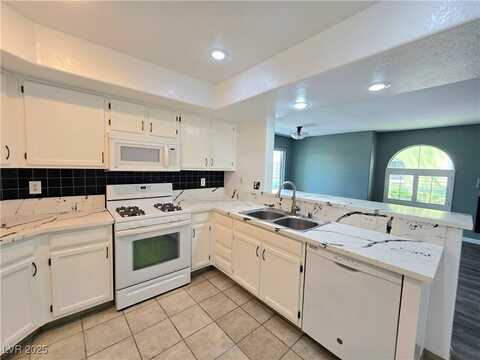 7950 W Flamingo Road, Las Vegas, NV 89147