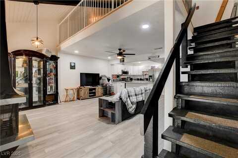 4071 Village Square, Las Vegas, NV 89121