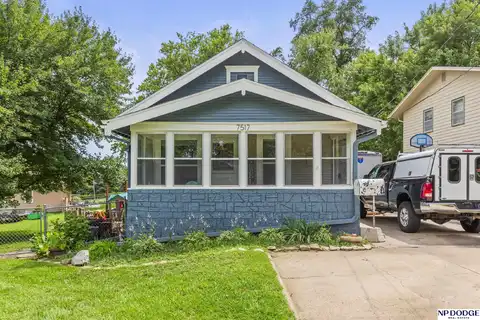 7517 Graceland Drive, Omaha, NE 68134