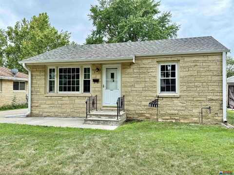 2111 N 59th Street, Lincoln, NE 68505