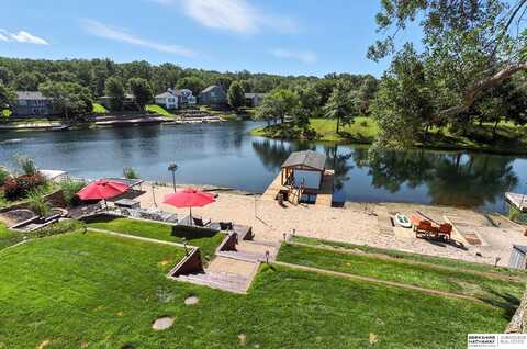 325 Lakehurst Drive, Waterloo, NE 68069