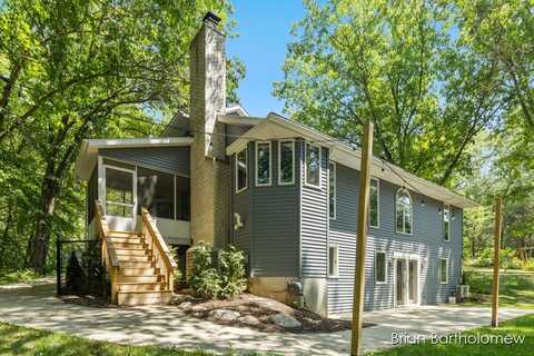 5615 Egypt Valley Avenue NE, Belmont, MI 49306