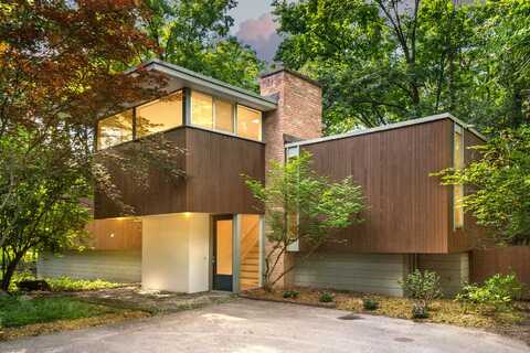 2707 Englave Drive, Ann Arbor, MI 48103