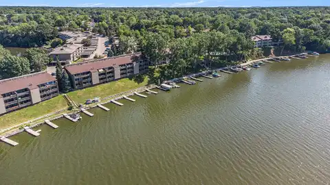 1740 Cliffs Landing, Ypsilanti, MI 48198