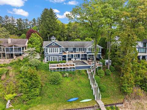 18769 N Fruitport Road, Spring Lake, MI 49456