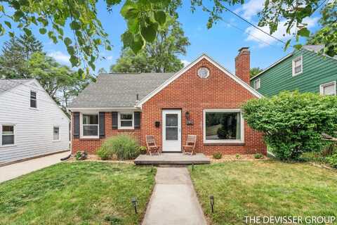 1641 Sylvan Avenue SE, Grand Rapids, MI 49506