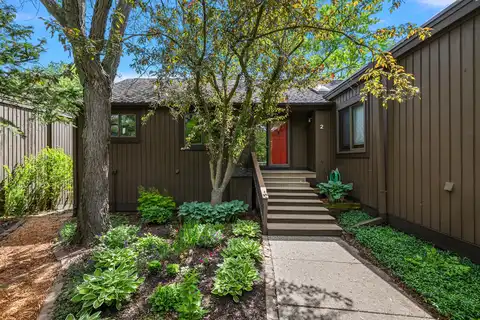 2 Eastbury Court, Ann Arbor, MI 48105