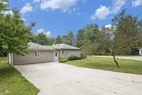 2945 W Arthur Road, New Era, MI 49446