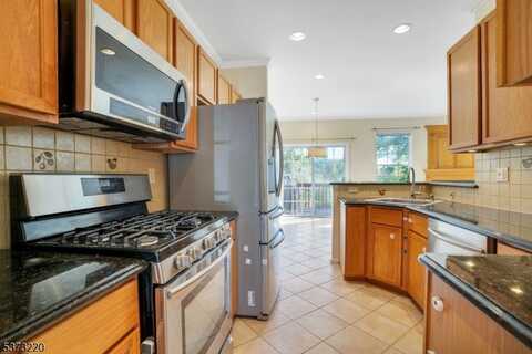 168 Gladstone Dr, Whippany, NJ 07054