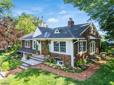 10 Harvey Ct, Summit, NJ 07901