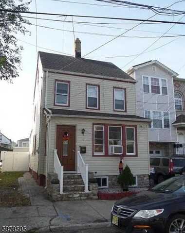 842 Martin St, Elizabeth, NJ 07201
