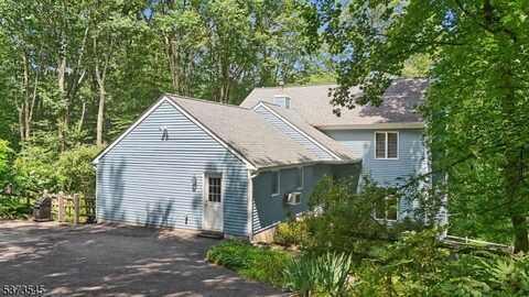 528 Brian Dean Dr, Glen Gardner, NJ 08826