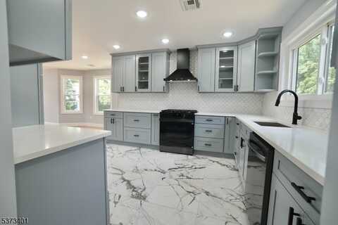 226 Park Ave 2nd Floor, Nutley, NJ 07110
