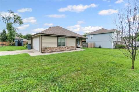1101 SE Oak Ridge Drive, Oak Grove, MO 64075