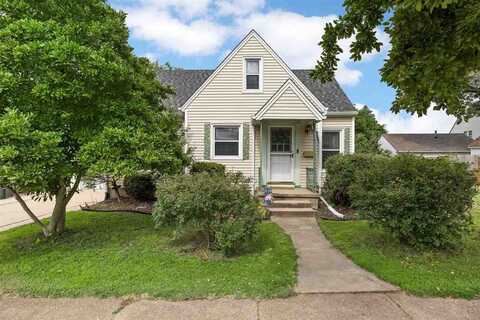 3218 C Ave NE, CedarRapids, IA 52402