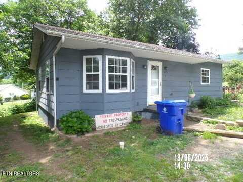 1639 Old Roane St, Harriman, TN 37748