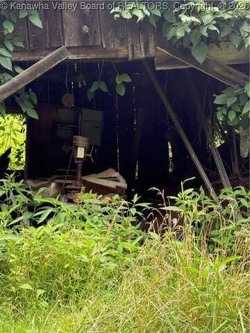 961 Road Run, Elizabeth, WV 26143