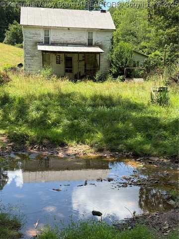 961 Road Run, Elizabeth, WV 26143