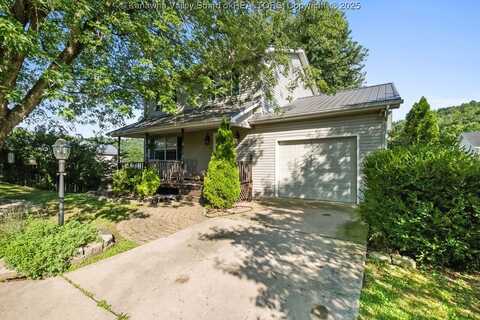 44 Cloverleaf Street, Winfield, WV 25213
