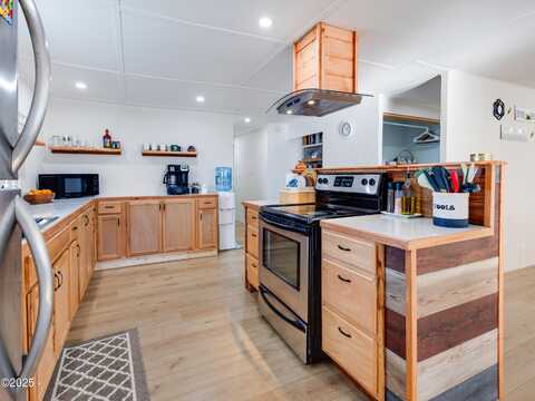 724 SW Ferry, Siletz, OR 97380