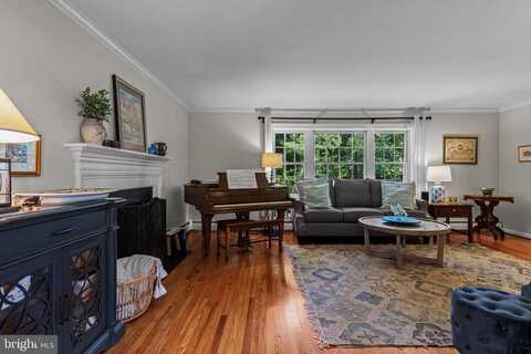 620 W WAYNE AVE, WAYNE, PA 19087